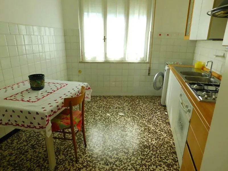 Silent Apartment, Levanto 0*,